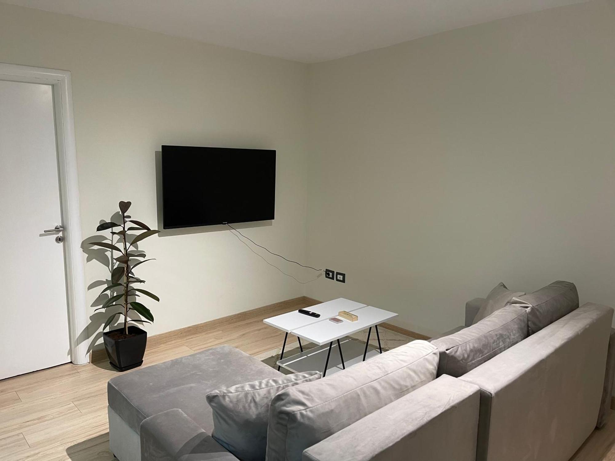White Apartment, In The Center Of Tirana Eksteriør billede