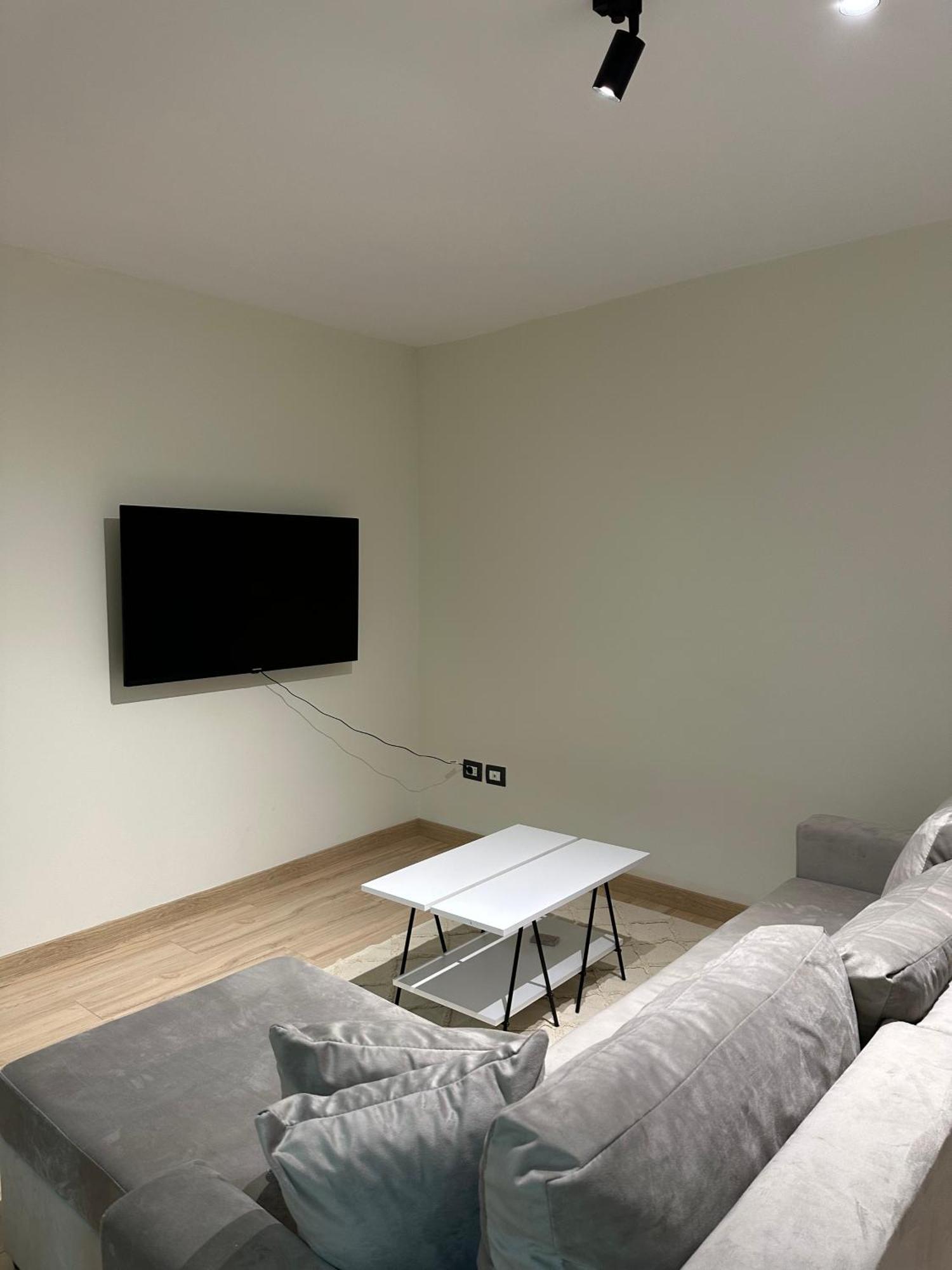 White Apartment, In The Center Of Tirana Eksteriør billede